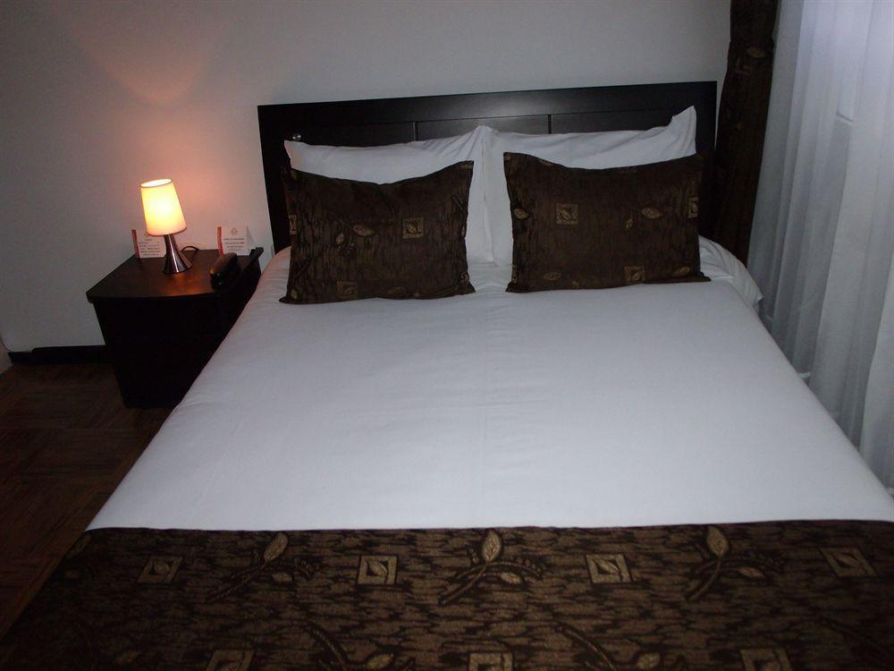 Cyan Hotel Confort Bogota Bagian luar foto