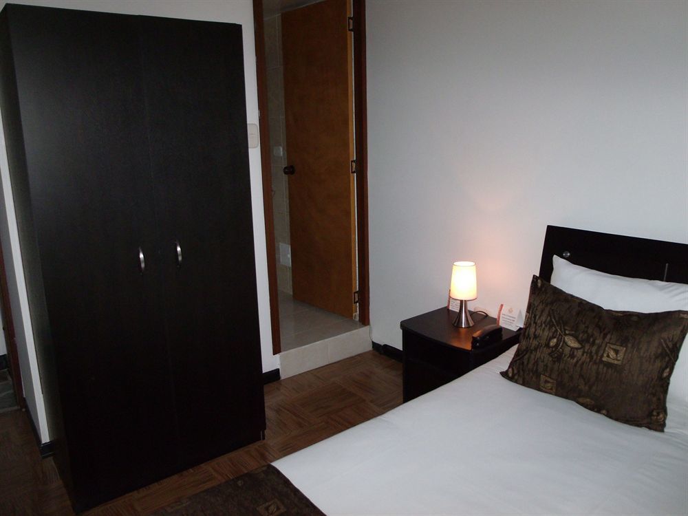 Cyan Hotel Confort Bogota Bagian luar foto