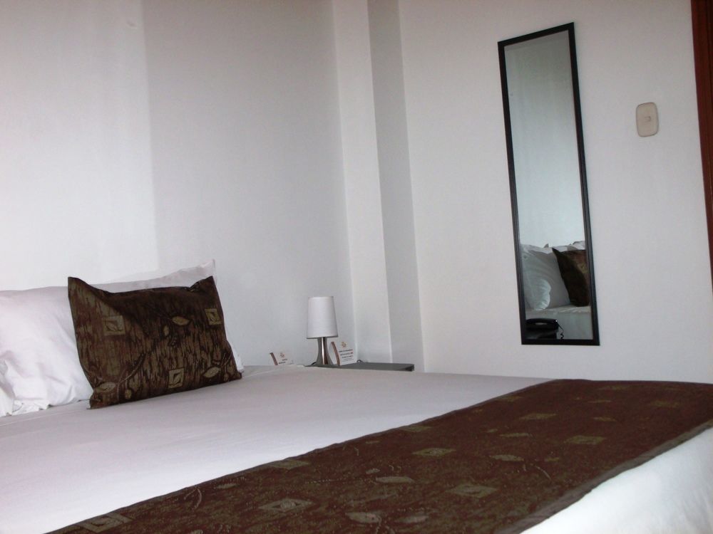 Cyan Hotel Confort Bogota Bagian luar foto