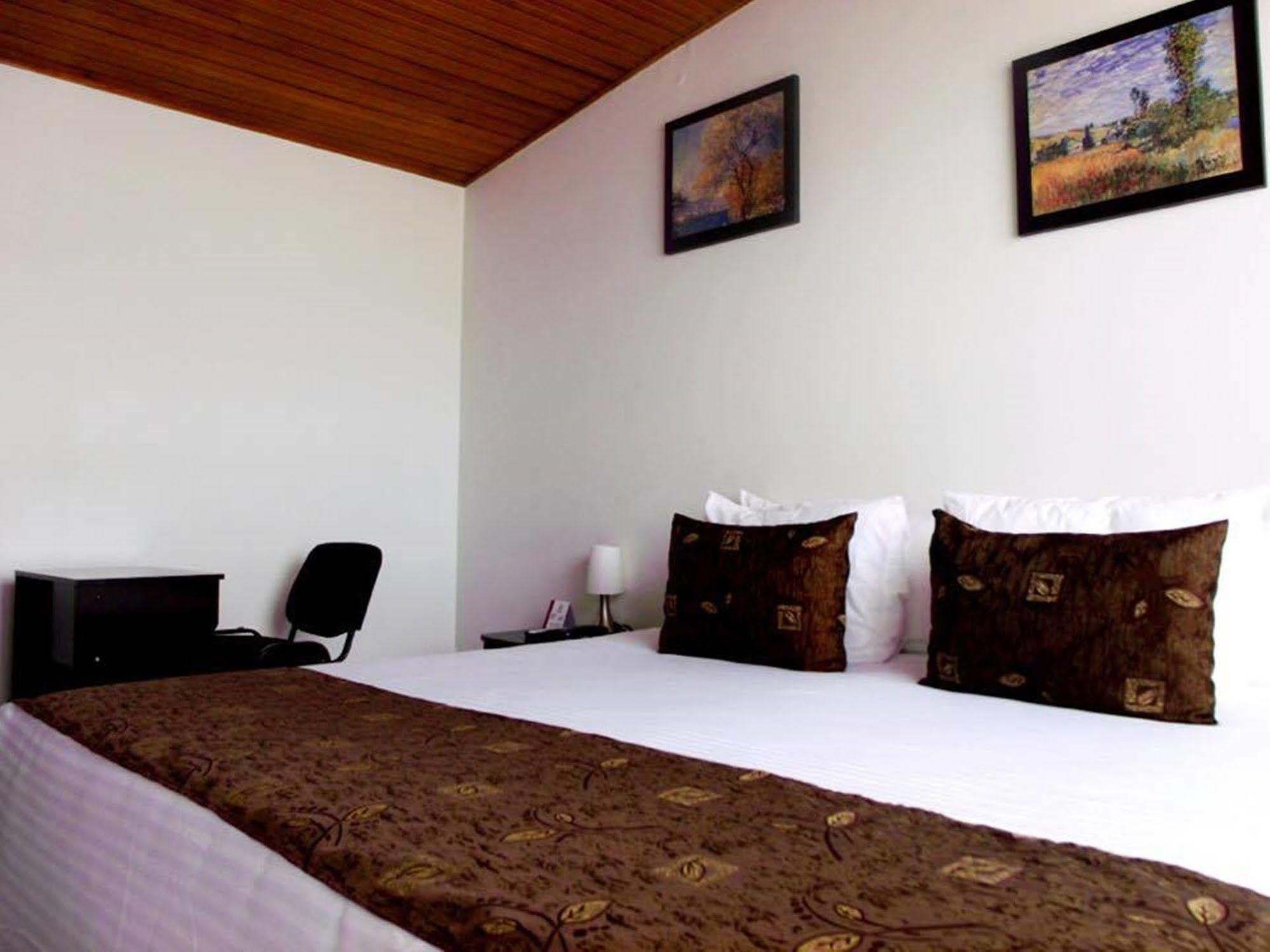 Cyan Hotel Confort Bogota Bagian luar foto