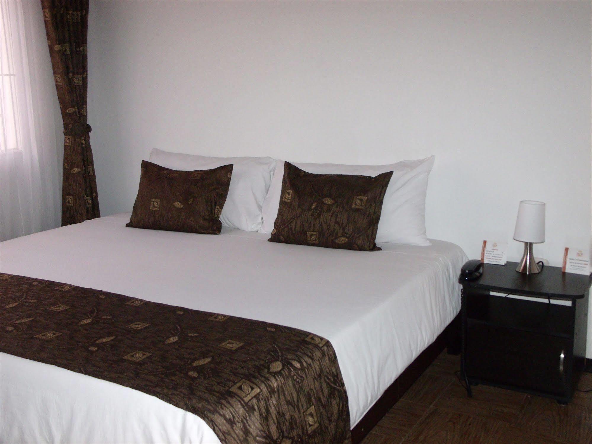 Cyan Hotel Confort Bogota Bagian luar foto