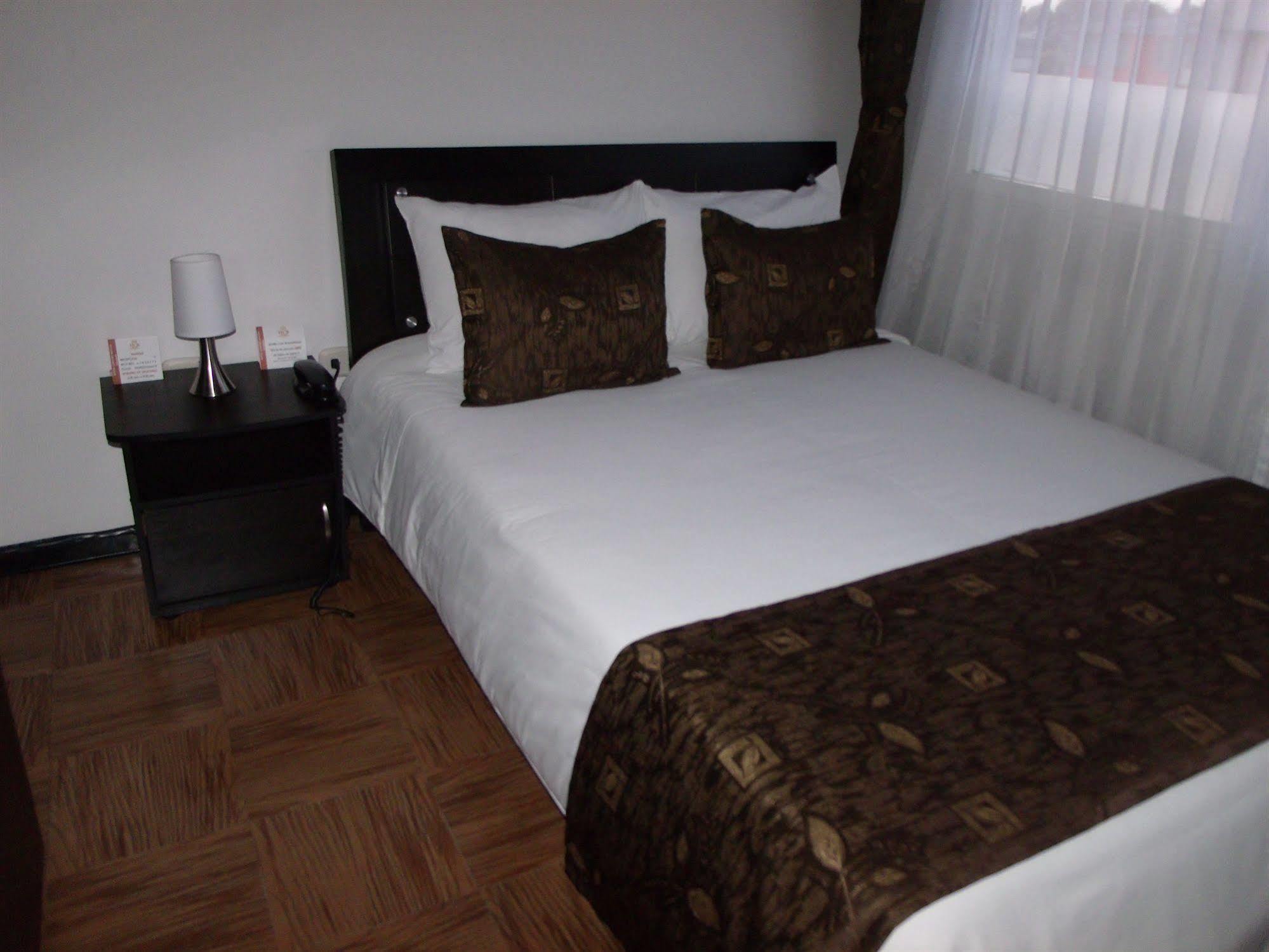 Cyan Hotel Confort Bogota Bagian luar foto
